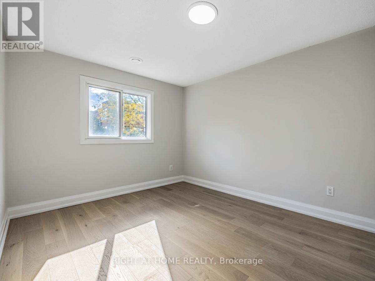 












2273 MUNN'S AVENUE

,
Oakville (RO River Oaks),




Ontario
L6H3M4


