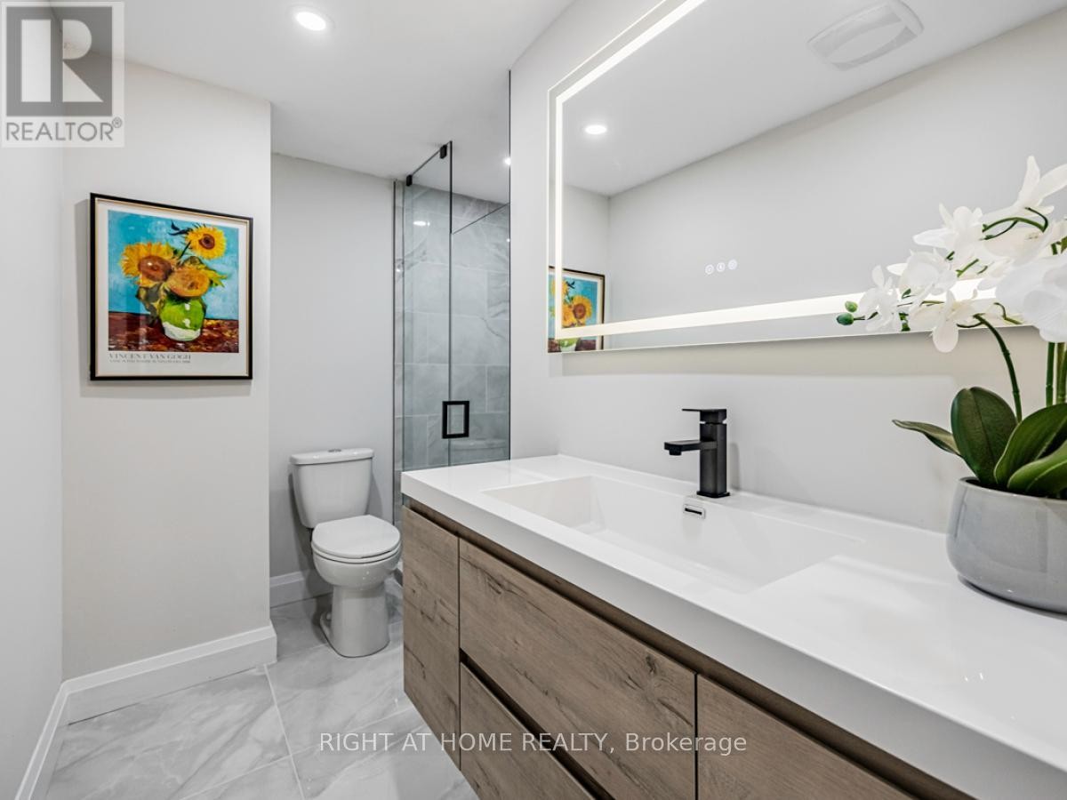 












2273 MUNN'S AVENUE

,
Oakville (RO River Oaks),




Ontario
L6H3M4

