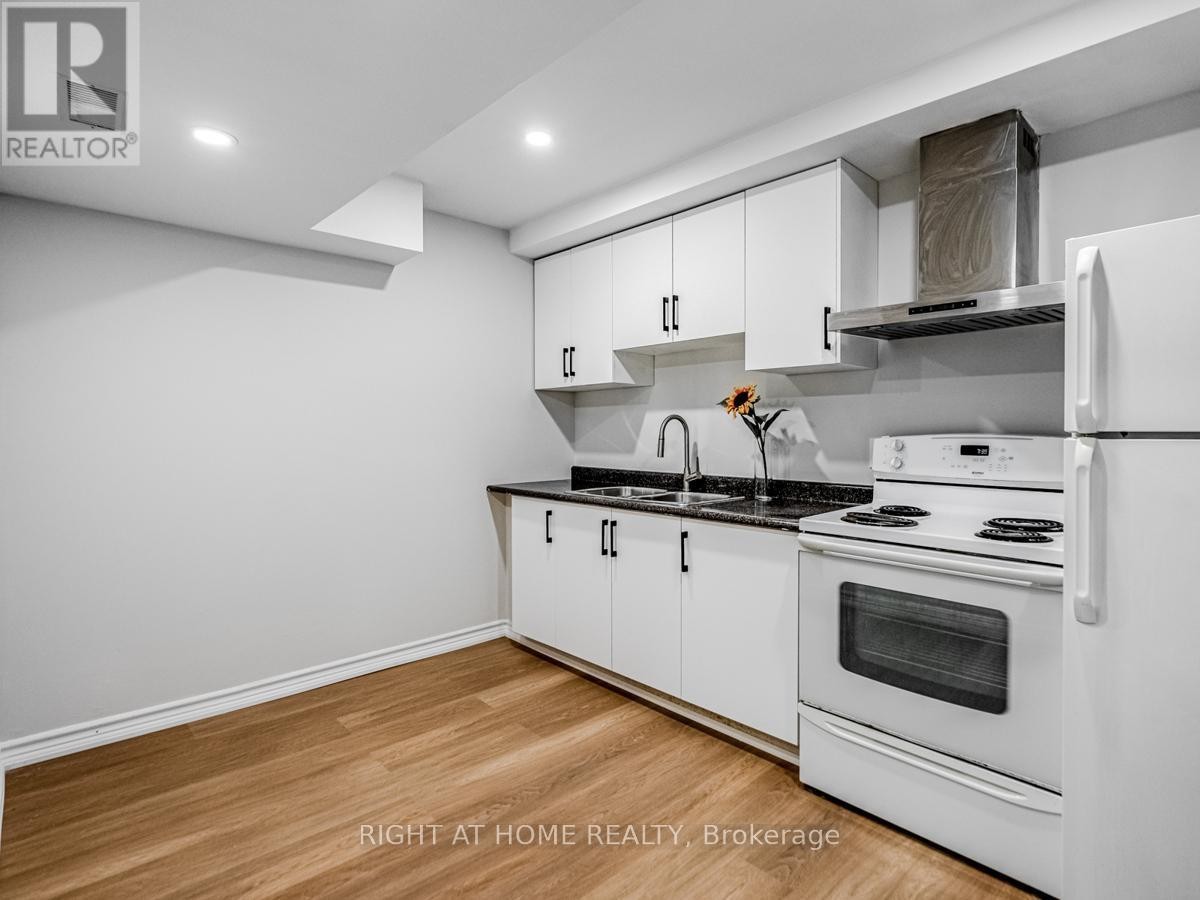 












2273 MUNN'S AVENUE

,
Oakville (RO River Oaks),




Ontario
L6H3M4

