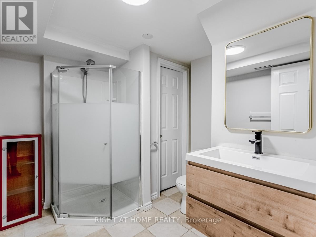 












2273 MUNN'S AVENUE

,
Oakville (RO River Oaks),




Ontario
L6H3M4

