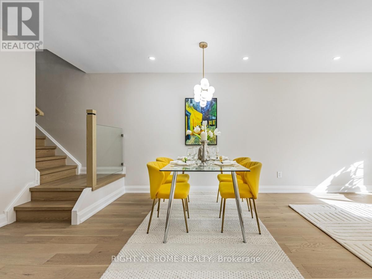 












2273 MUNN'S AVENUE

,
Oakville (RO River Oaks),




Ontario
L6H3M4

