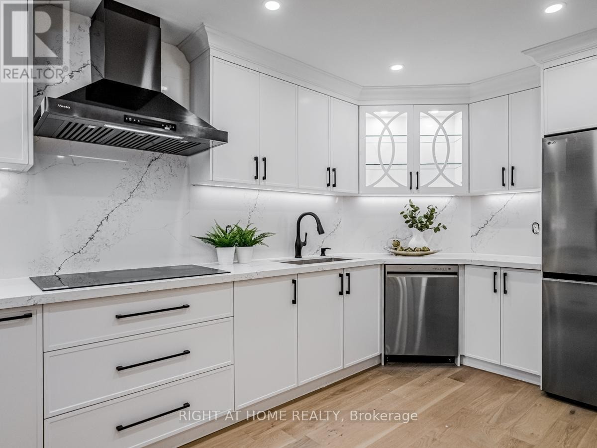 












2273 MUNN'S AVENUE

,
Oakville (RO River Oaks),




Ontario
L6H3M4

