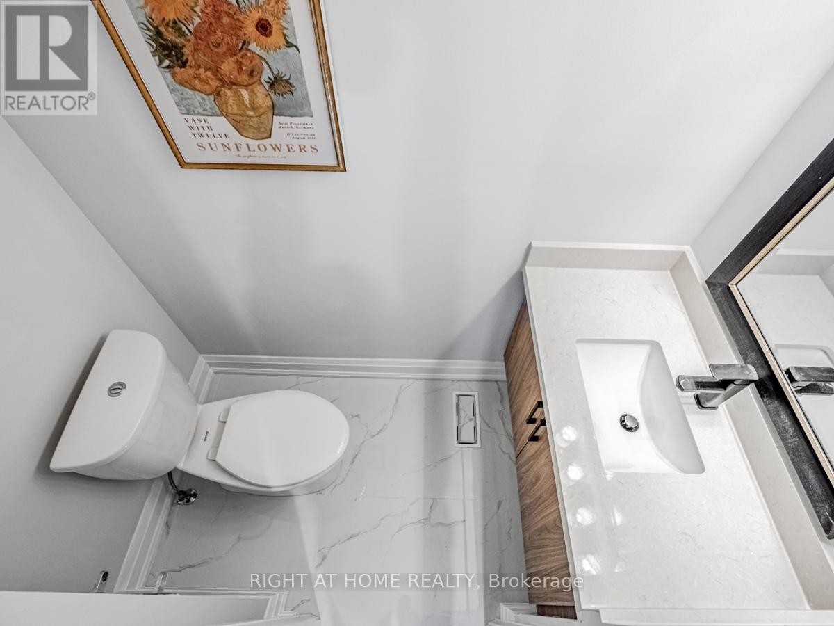












2273 MUNN'S AVENUE

,
Oakville (RO River Oaks),




Ontario
L6H3M4

