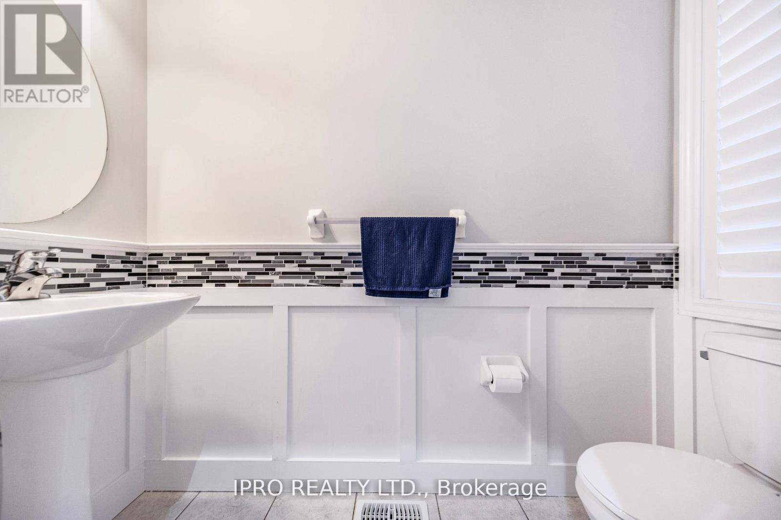 












8 ICEFALL ROAD

,
Caledon,




Ontario
L7C3T6

