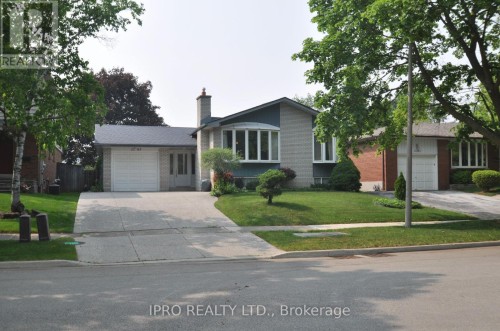 2285 Wyandotte