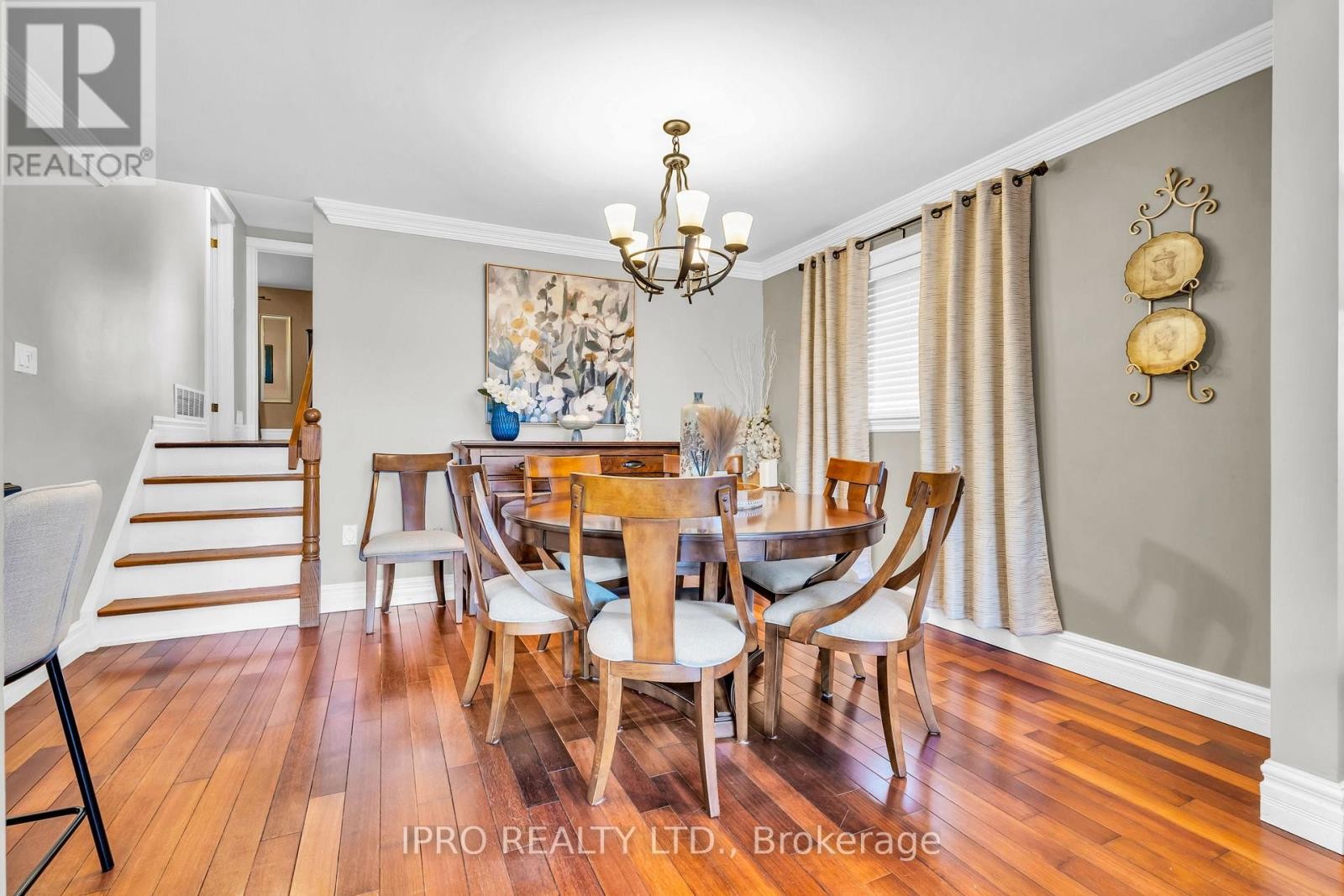 












117 ALICEWOOD COURT

,
Toronto (West Humber-Clairville),




Ontario
M9V3Y1

