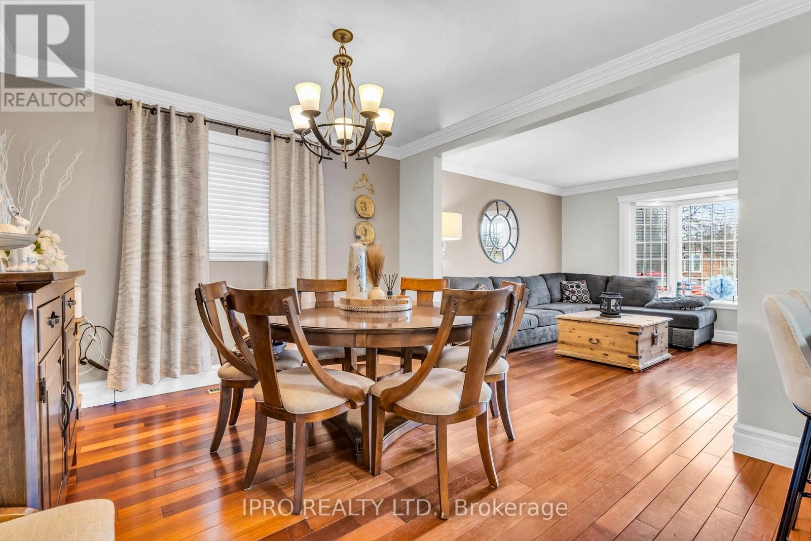 












117 ALICEWOOD COURT

,
Toronto (West Humber-Clairville),




Ontario
M9V3Y1

