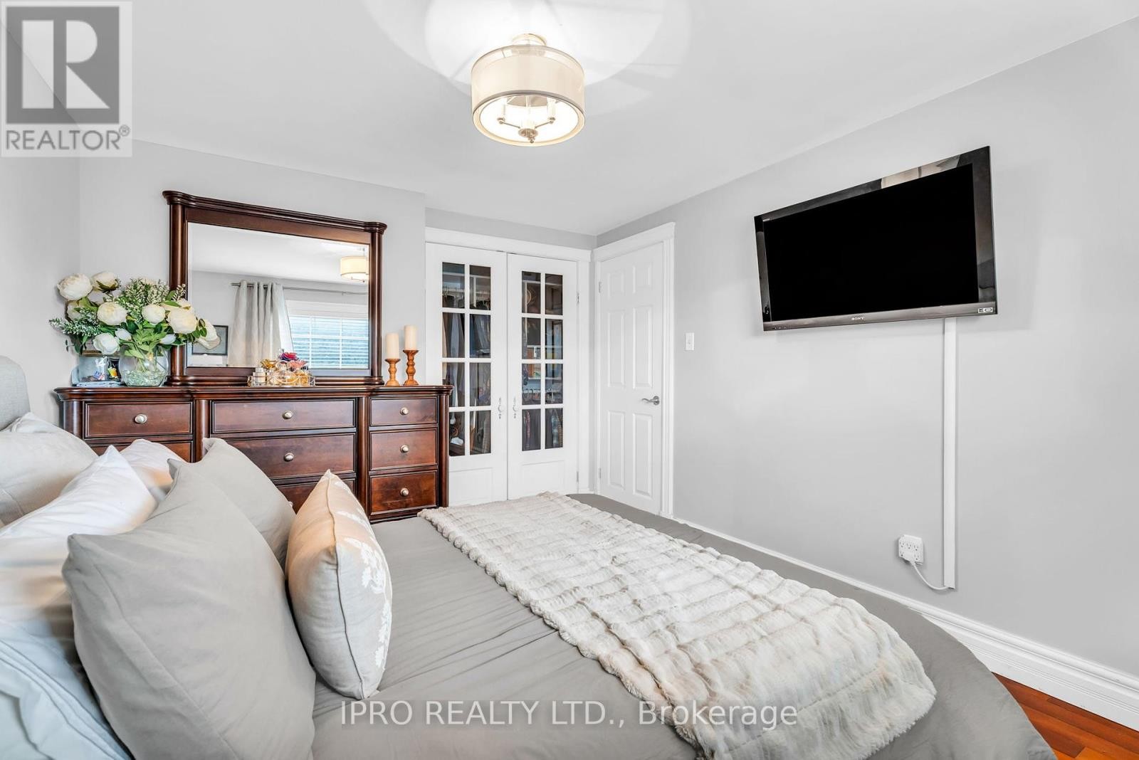 












117 ALICEWOOD COURT

,
Toronto (West Humber-Clairville),




Ontario
M9V3Y1

