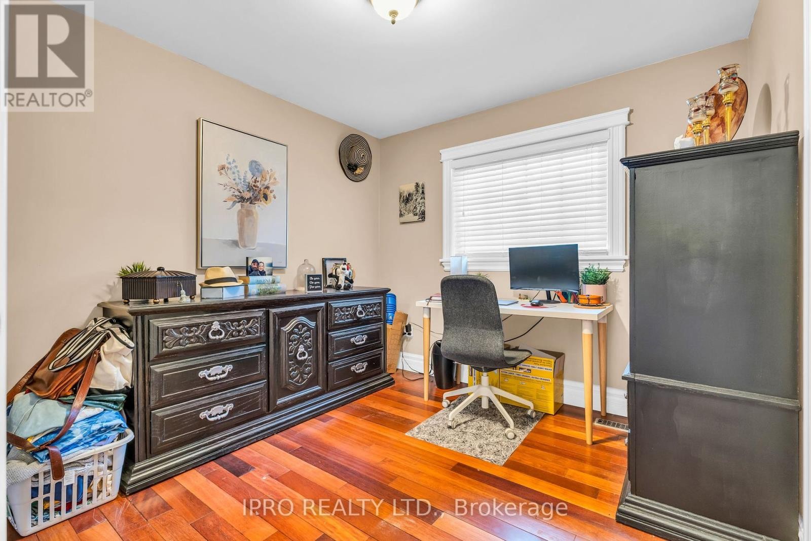 












117 ALICEWOOD COURT

,
Toronto (West Humber-Clairville),




Ontario
M9V3Y1

