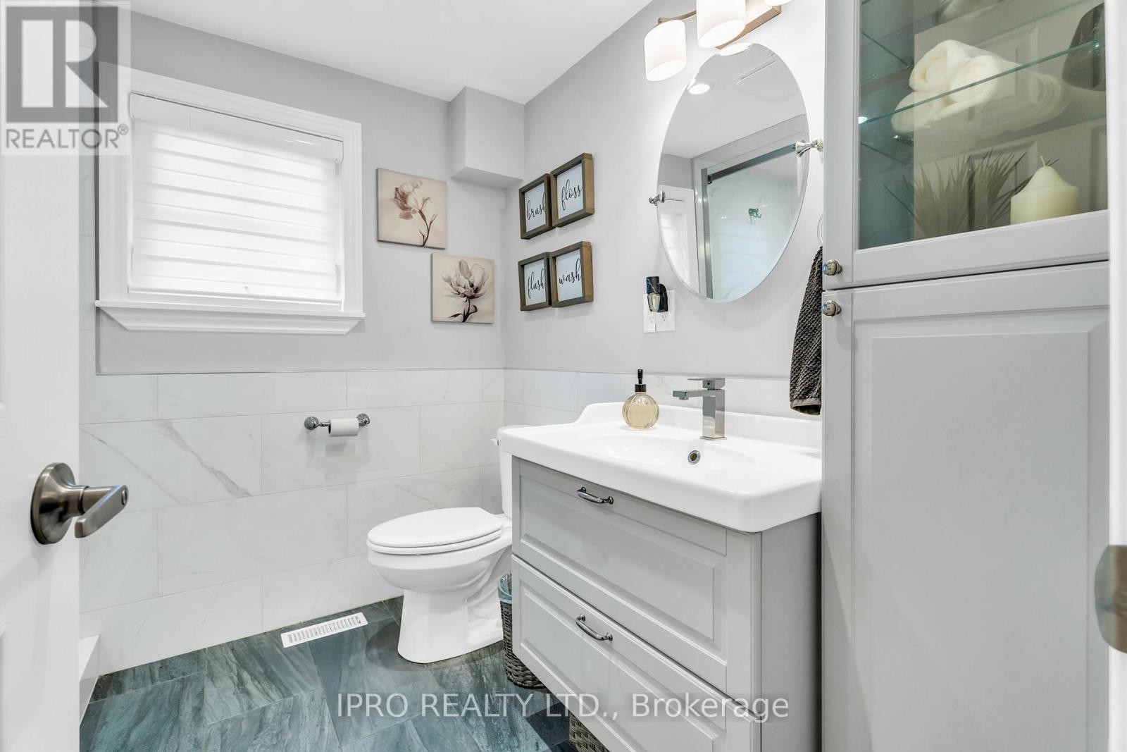 












117 ALICEWOOD COURT

,
Toronto (West Humber-Clairville),




Ontario
M9V3Y1

