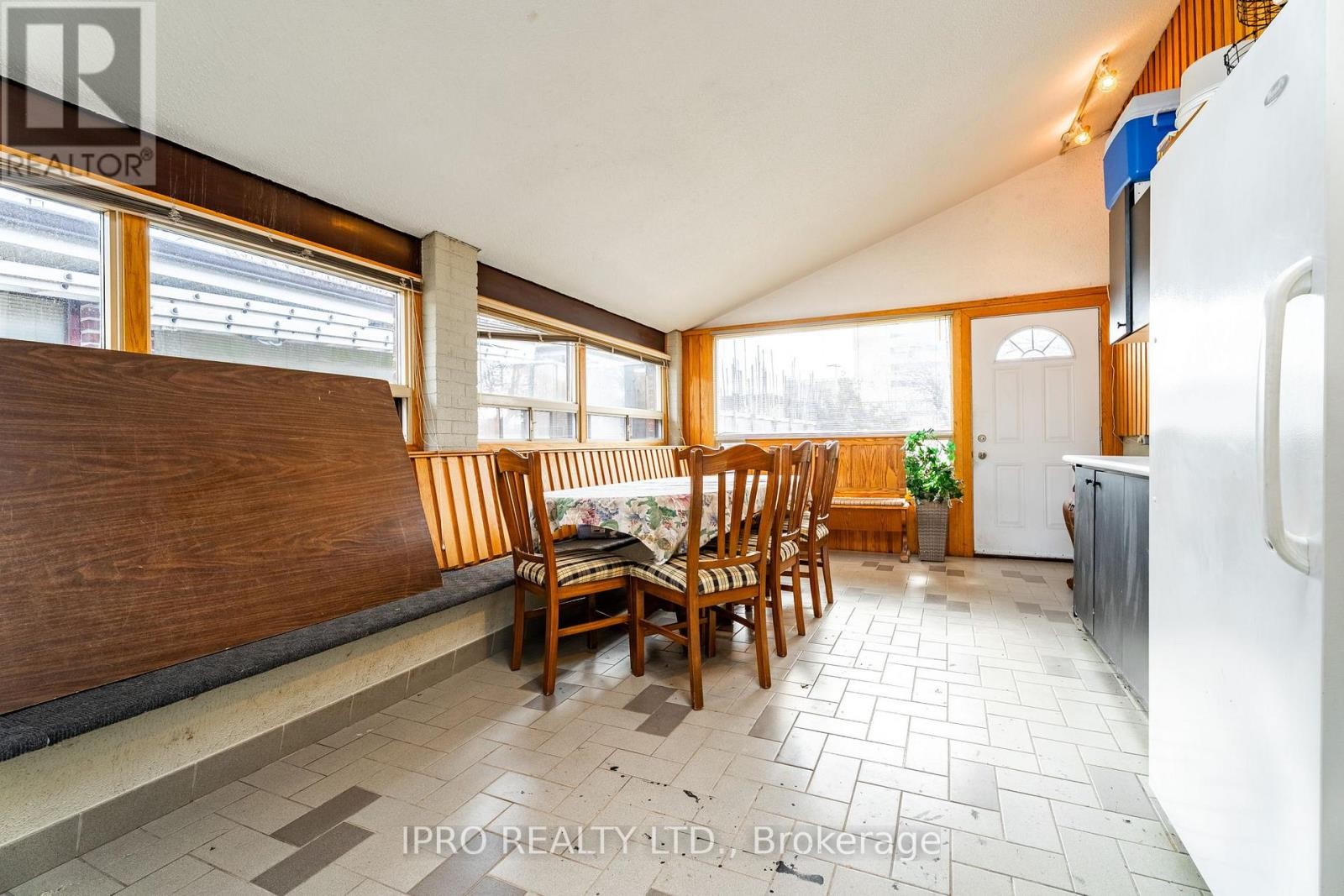 












117 ALICEWOOD COURT

,
Toronto (West Humber-Clairville),




Ontario
M9V3Y1

