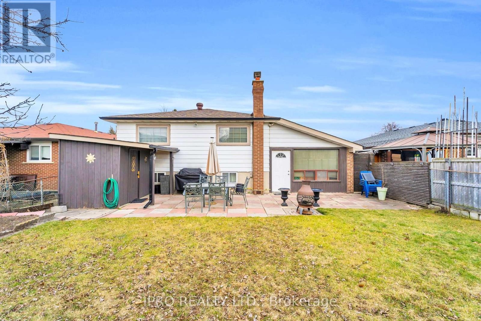 












117 ALICEWOOD COURT

,
Toronto (West Humber-Clairville),




Ontario
M9V3Y1

