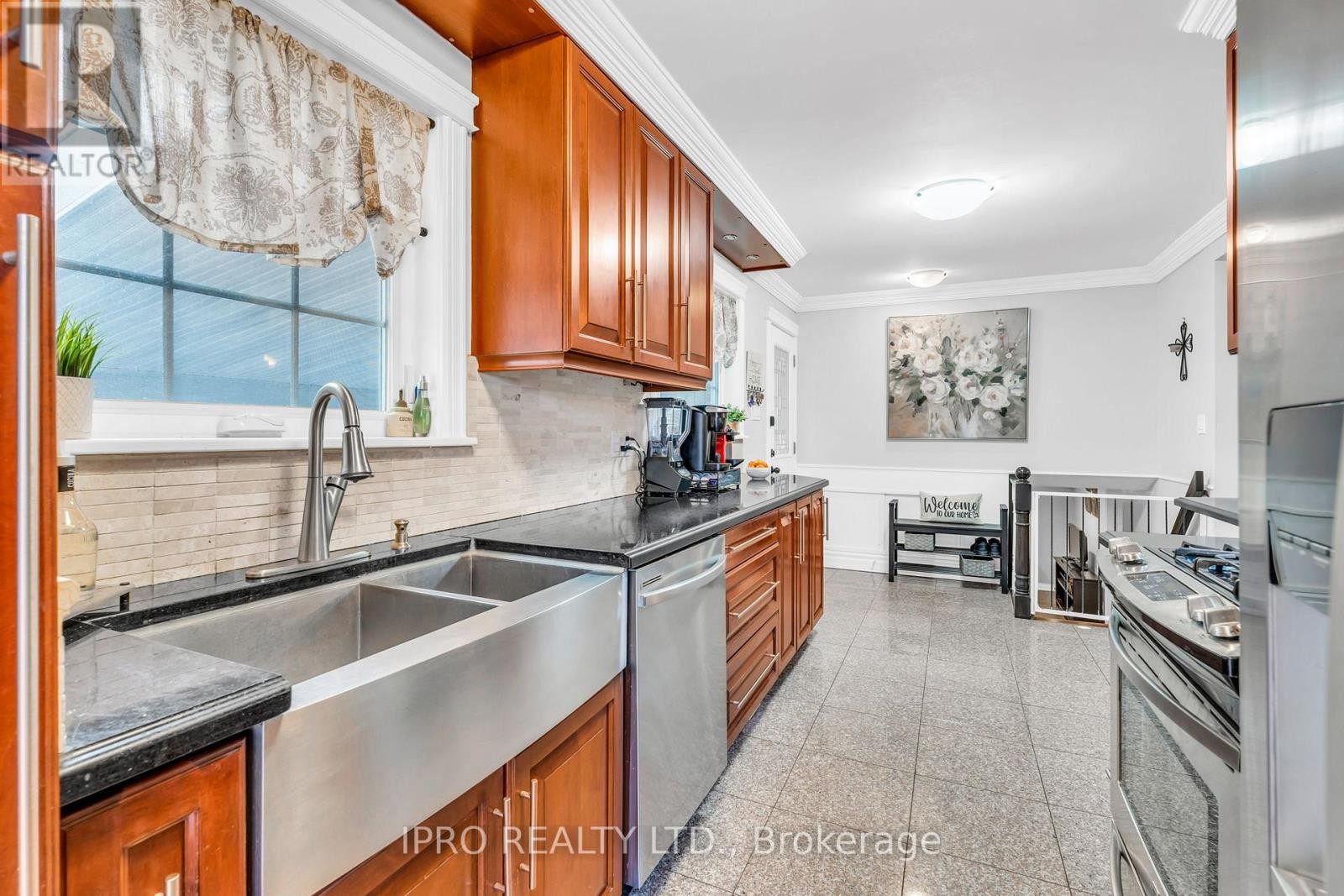 












117 ALICEWOOD COURT

,
Toronto (West Humber-Clairville),




Ontario
M9V3Y1

