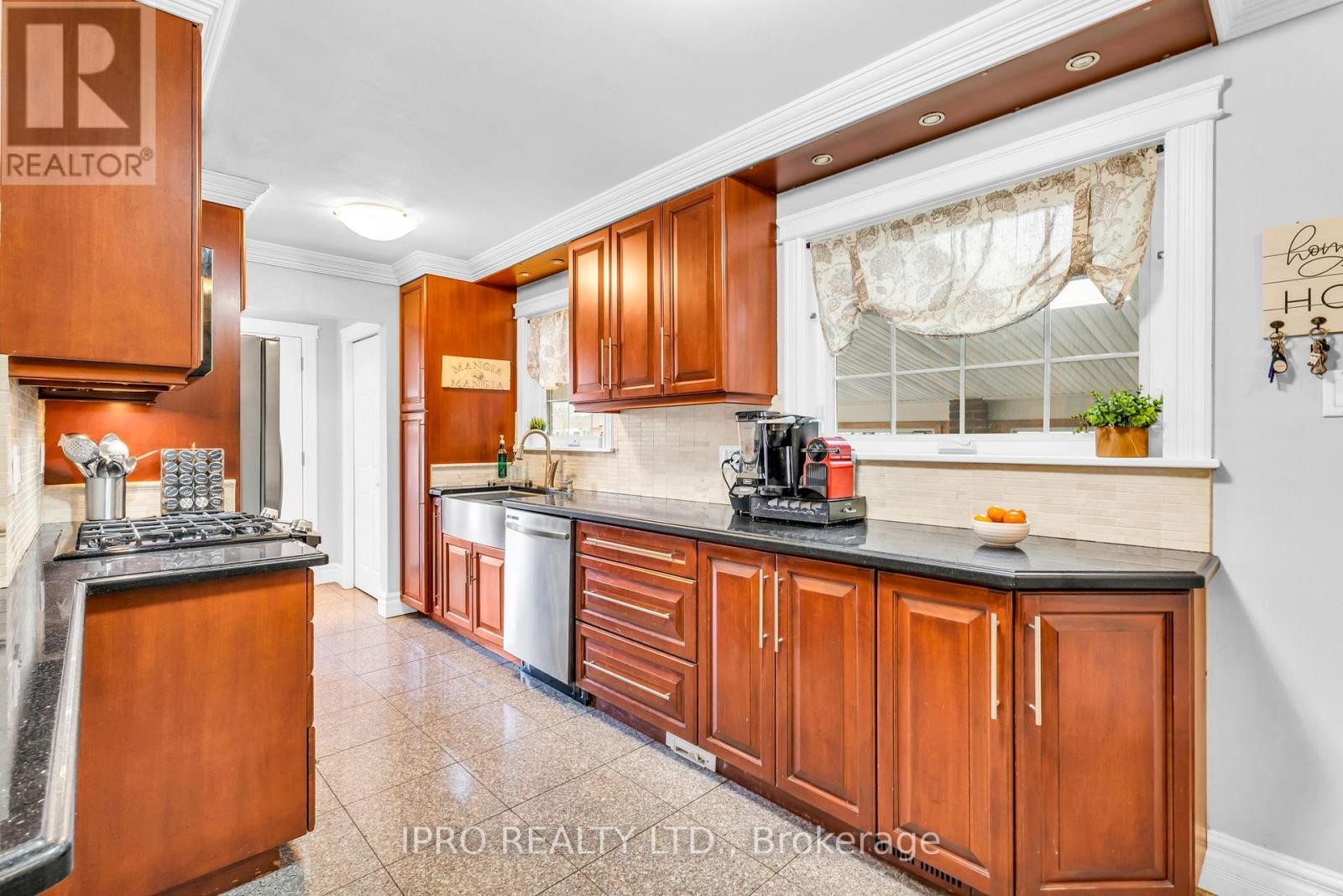 












117 ALICEWOOD COURT

,
Toronto (West Humber-Clairville),




Ontario
M9V3Y1

