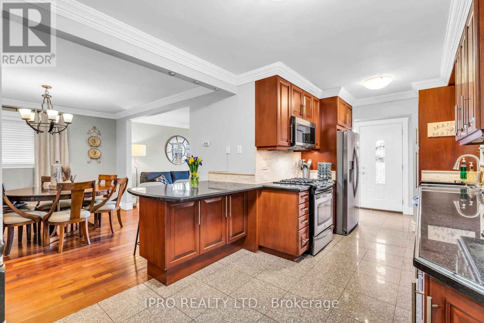 












117 ALICEWOOD COURT

,
Toronto (West Humber-Clairville),




Ontario
M9V3Y1

