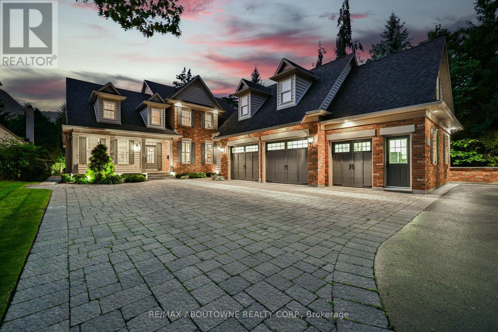 












3105 LAKESHORE ROAD

,
Burlington (Roseland),




Ontario
L7N1A3

