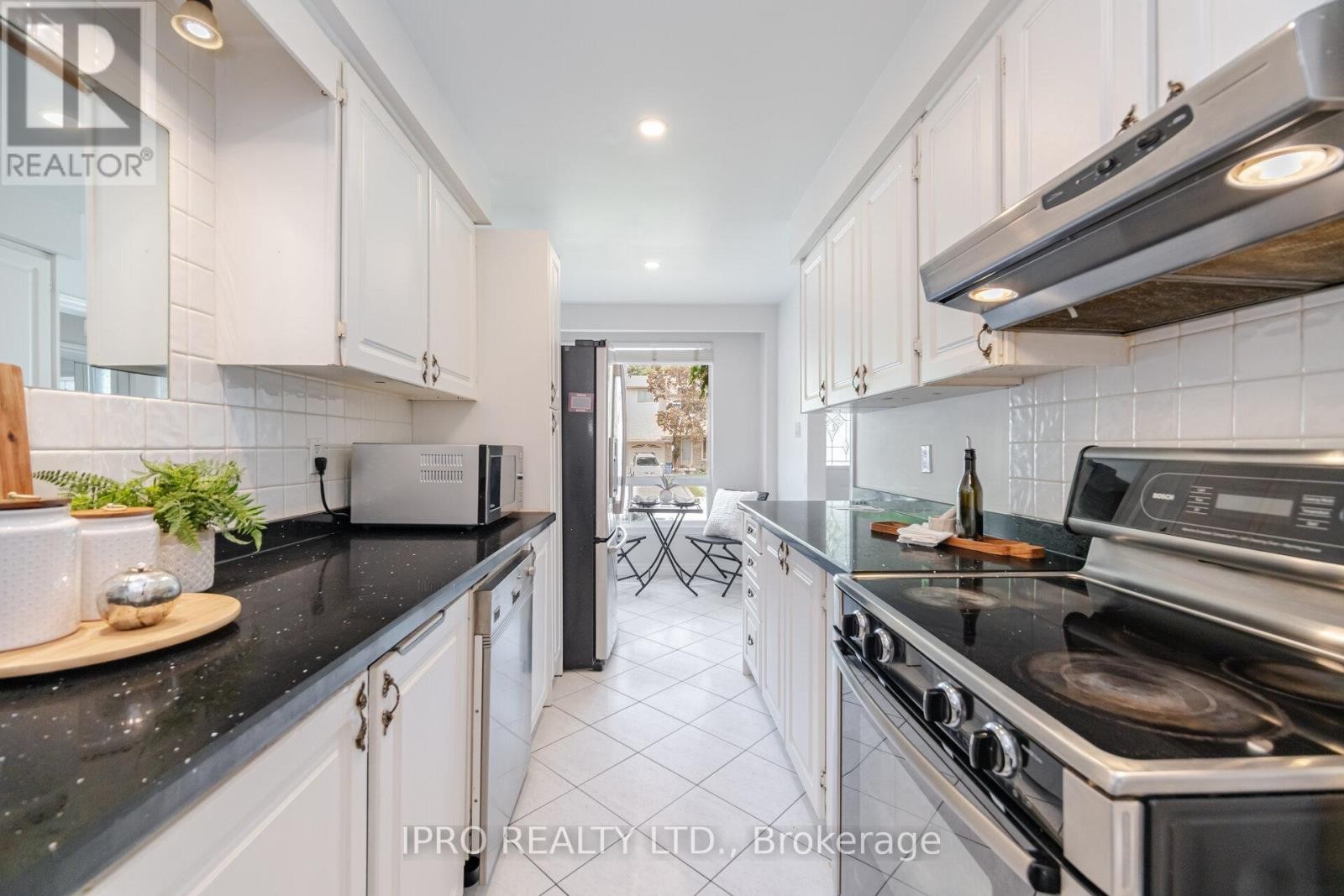 












734 BRIAR CRESCENT

,
Milton (DP Dorset Park),




Ontario
L9T3Z8

