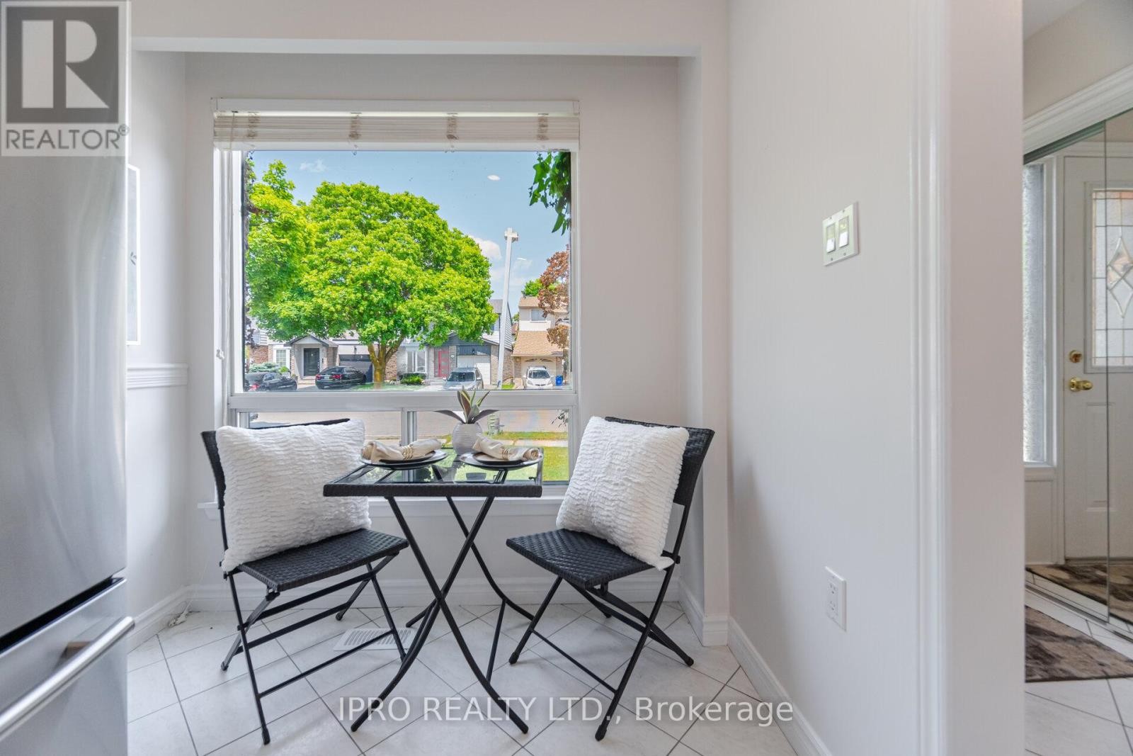 












734 BRIAR CRESCENT

,
Milton (DP Dorset Park),




Ontario
L9T3Z8

