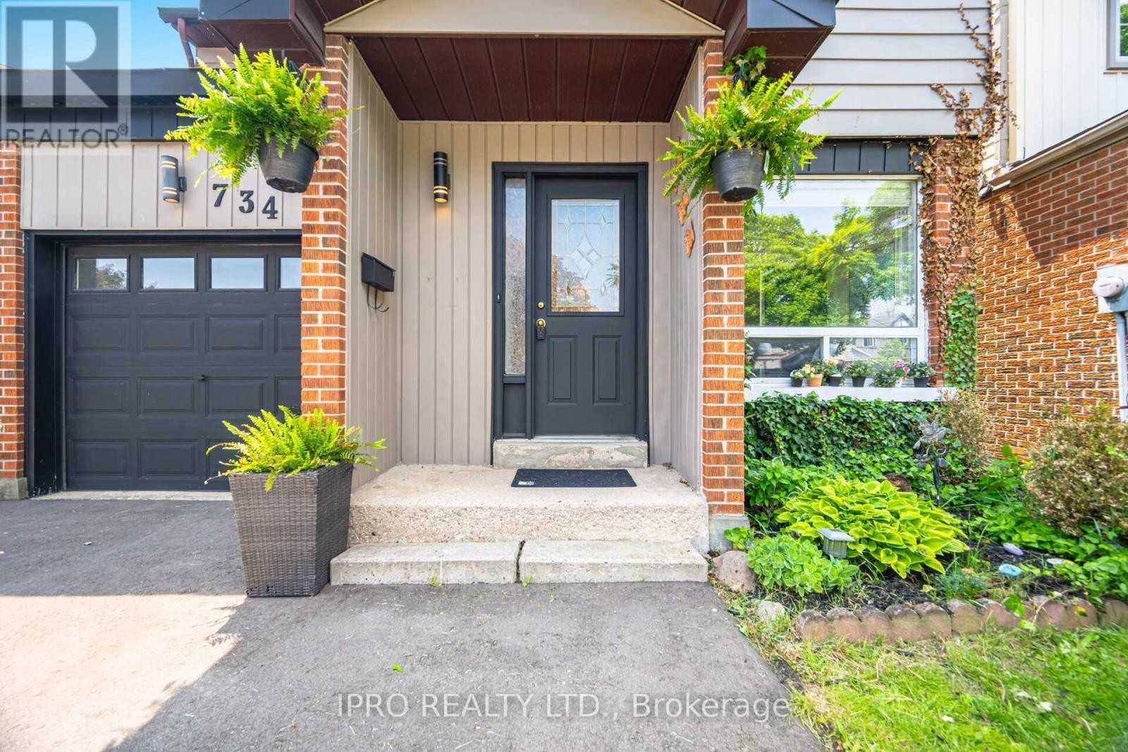 












734 BRIAR CRESCENT

,
Milton (DP Dorset Park),




Ontario
L9T3Z8


