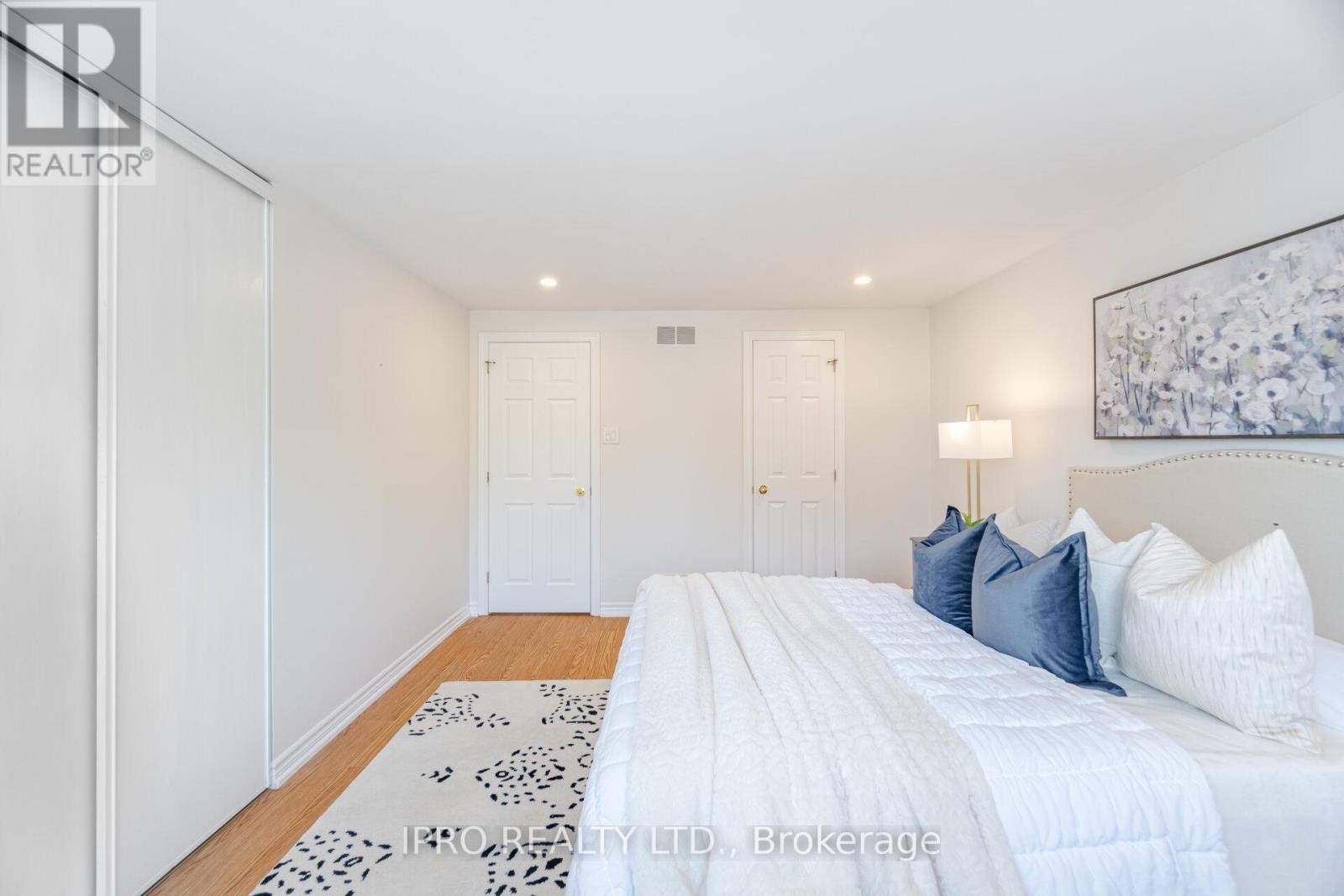 












734 BRIAR CRESCENT

,
Milton (DP Dorset Park),




Ontario
L9T3Z8

