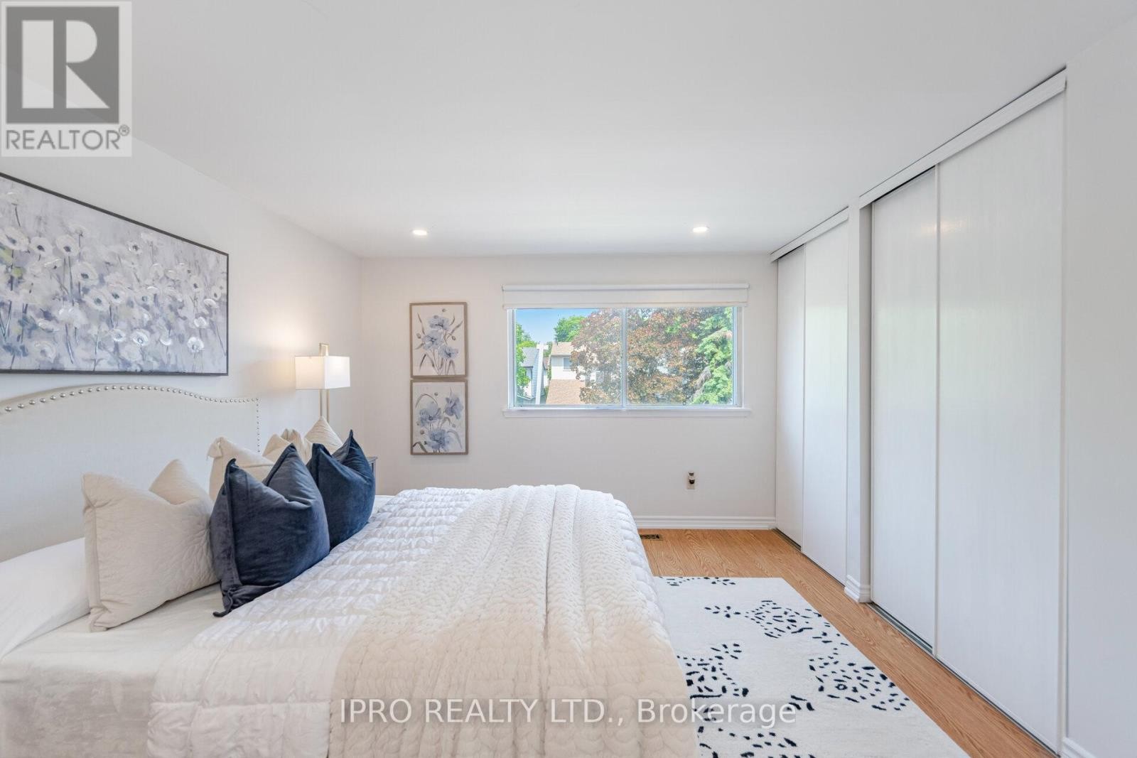 












734 BRIAR CRESCENT

,
Milton (DP Dorset Park),




Ontario
L9T3Z8

