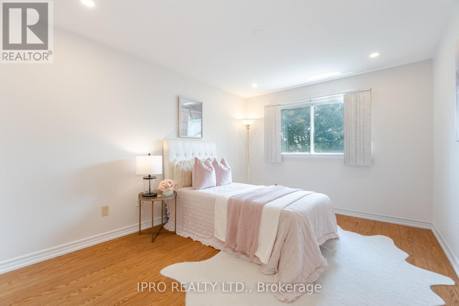 












734 BRIAR CRESCENT

,
Milton (DP Dorset Park),




Ontario
L9T3Z8

