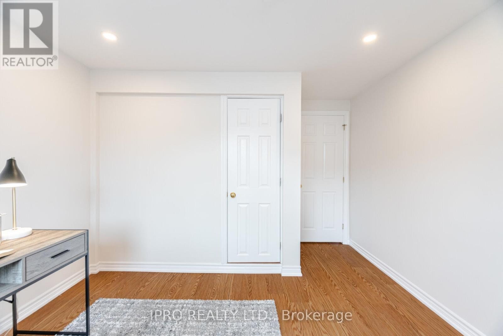 












734 BRIAR CRESCENT

,
Milton (DP Dorset Park),




Ontario
L9T3Z8

