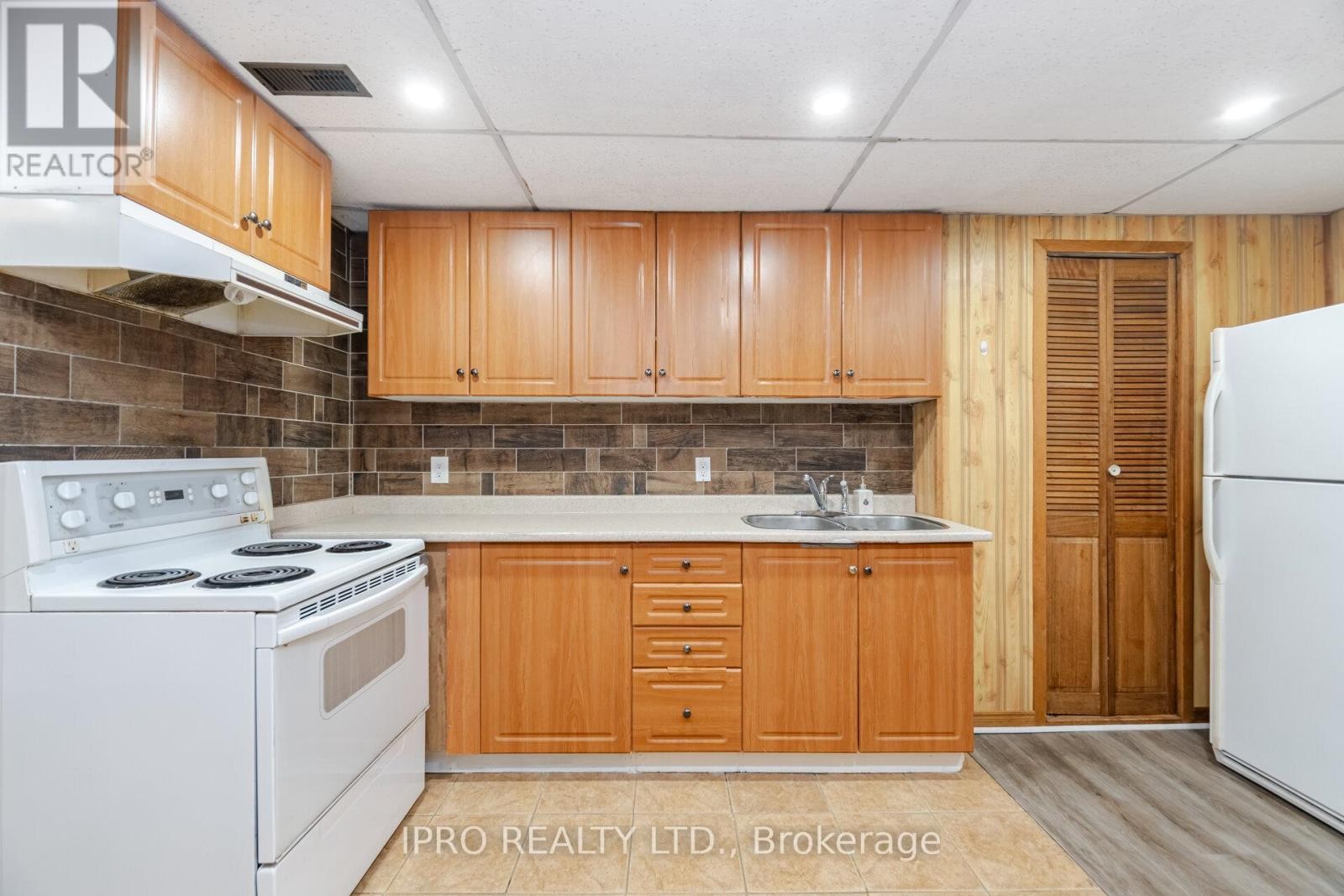 












734 BRIAR CRESCENT

,
Milton (DP Dorset Park),




Ontario
L9T3Z8


