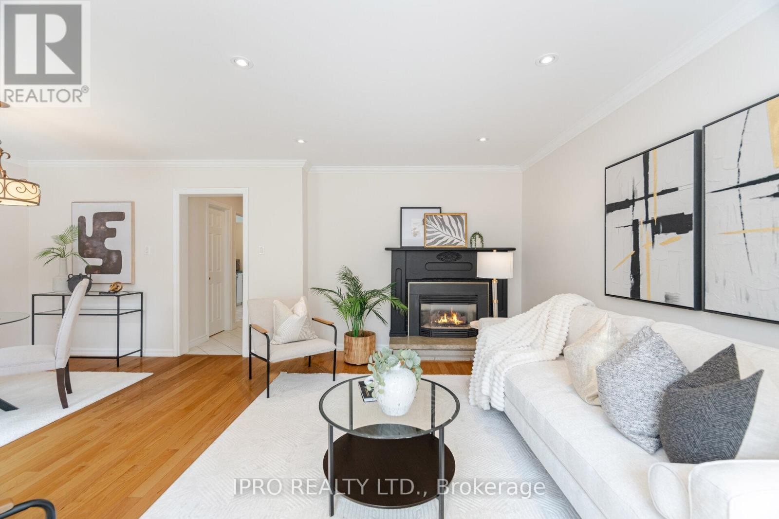 












734 BRIAR CRESCENT

,
Milton (DP Dorset Park),




Ontario
L9T3Z8

