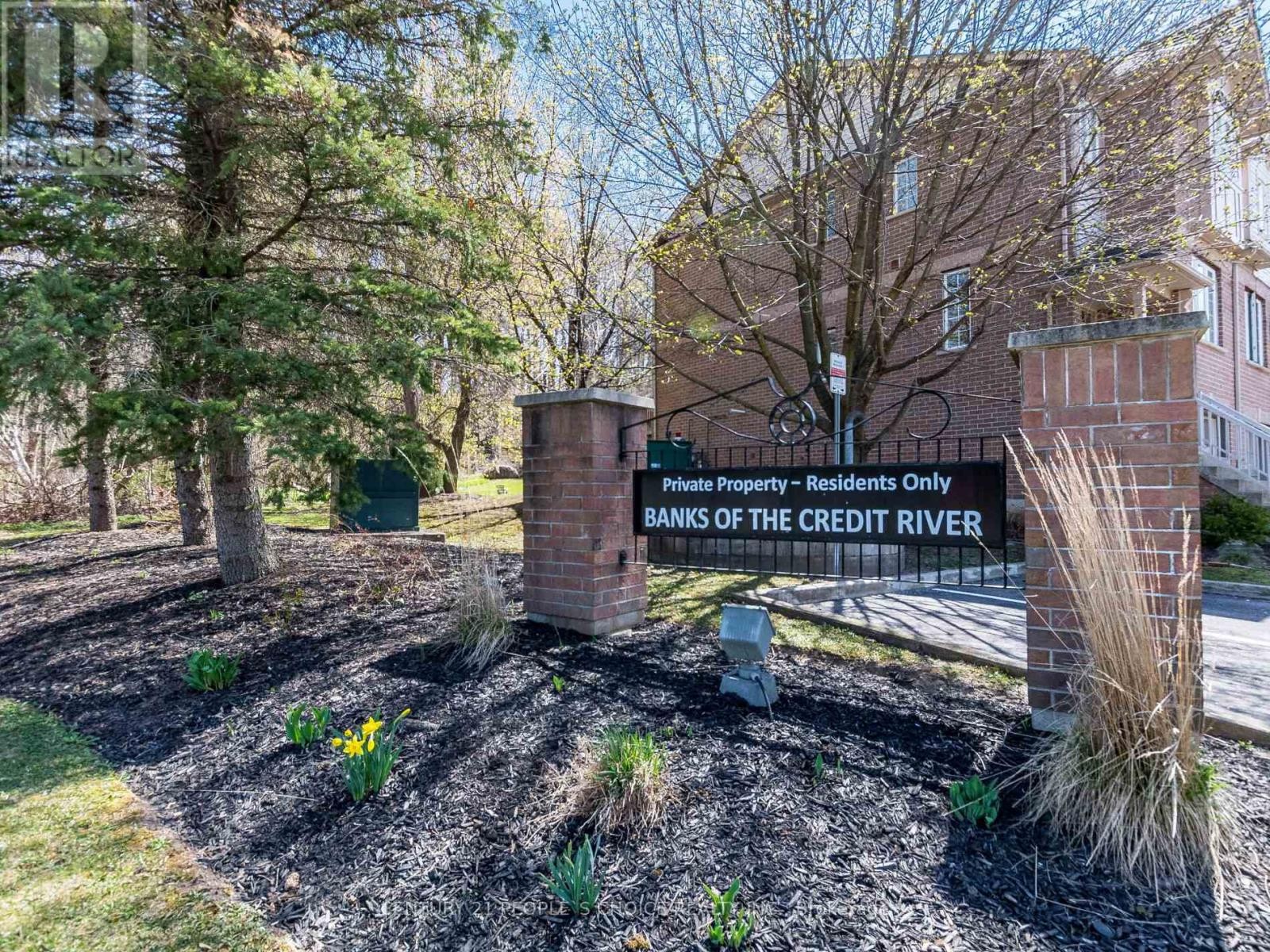 












18 PALOMINO TRAIL

,
Halton Hills (Georgetown),




Ontario
L7G6E9

