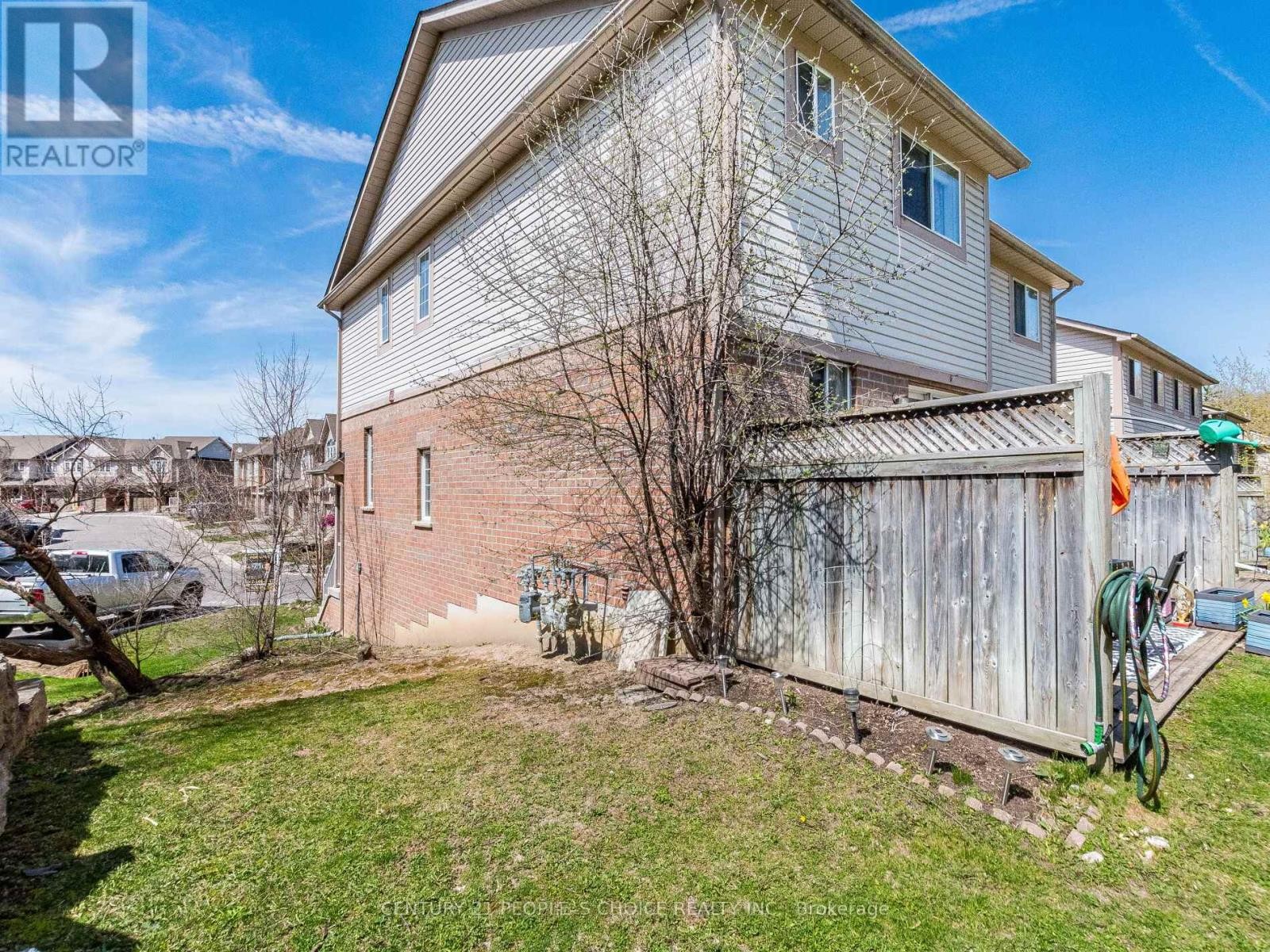 












18 PALOMINO TRAIL

,
Halton Hills (Georgetown),




Ontario
L7G6E9


