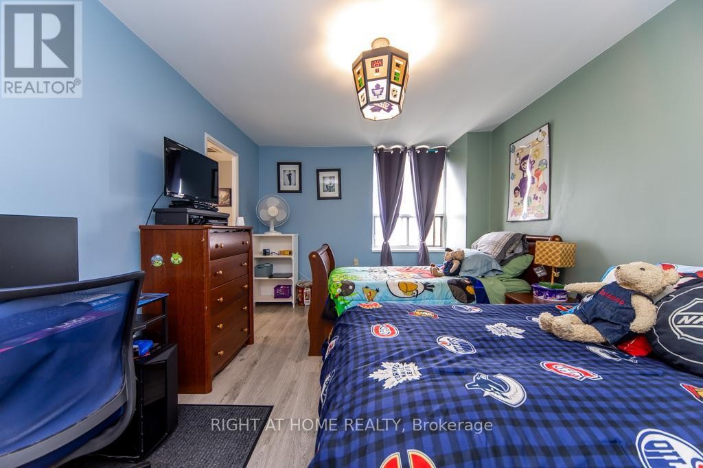 












1103 - 9 FOUR WINDS DRIVE

,
Toronto (York University Heights),




Ontario
M3J2S8

