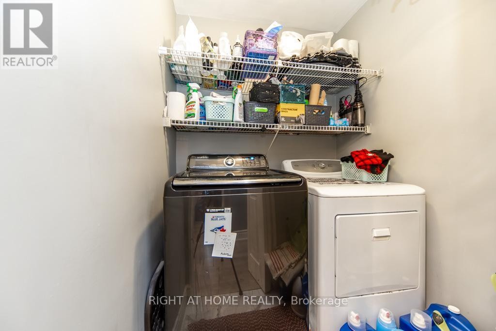 












1103 - 9 FOUR WINDS DRIVE

,
Toronto (York University Heights),




Ontario
M3J2S8

