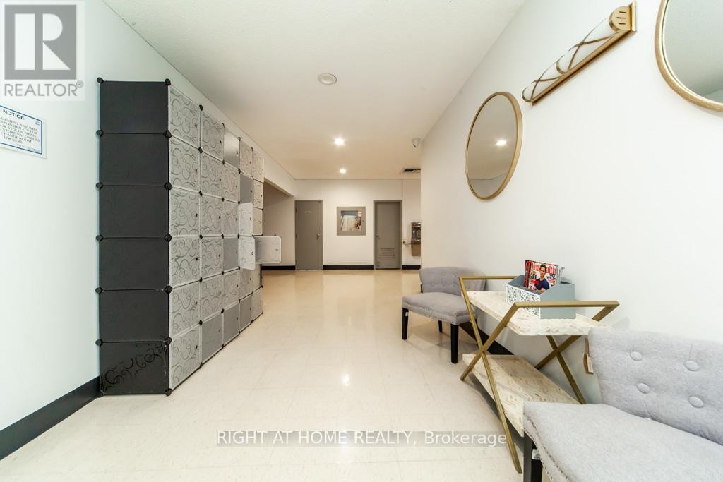 












1103 - 9 FOUR WINDS DRIVE

,
Toronto (York University Heights),




Ontario
M3J2S8

