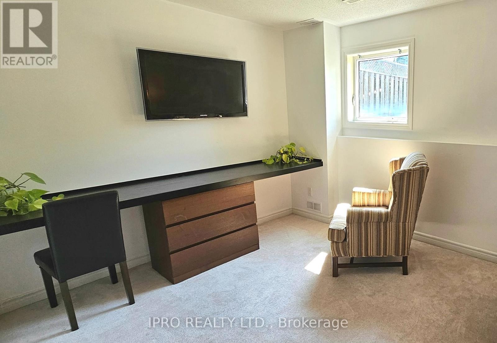 












355 HOBBS CRESCENT

,
Milton (CL Clarke),




Ontario
L9T0J3

