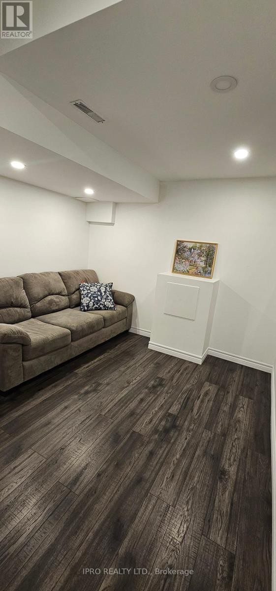 












355 HOBBS CRESCENT

,
Milton (CL Clarke),




Ontario
L9T0J3

