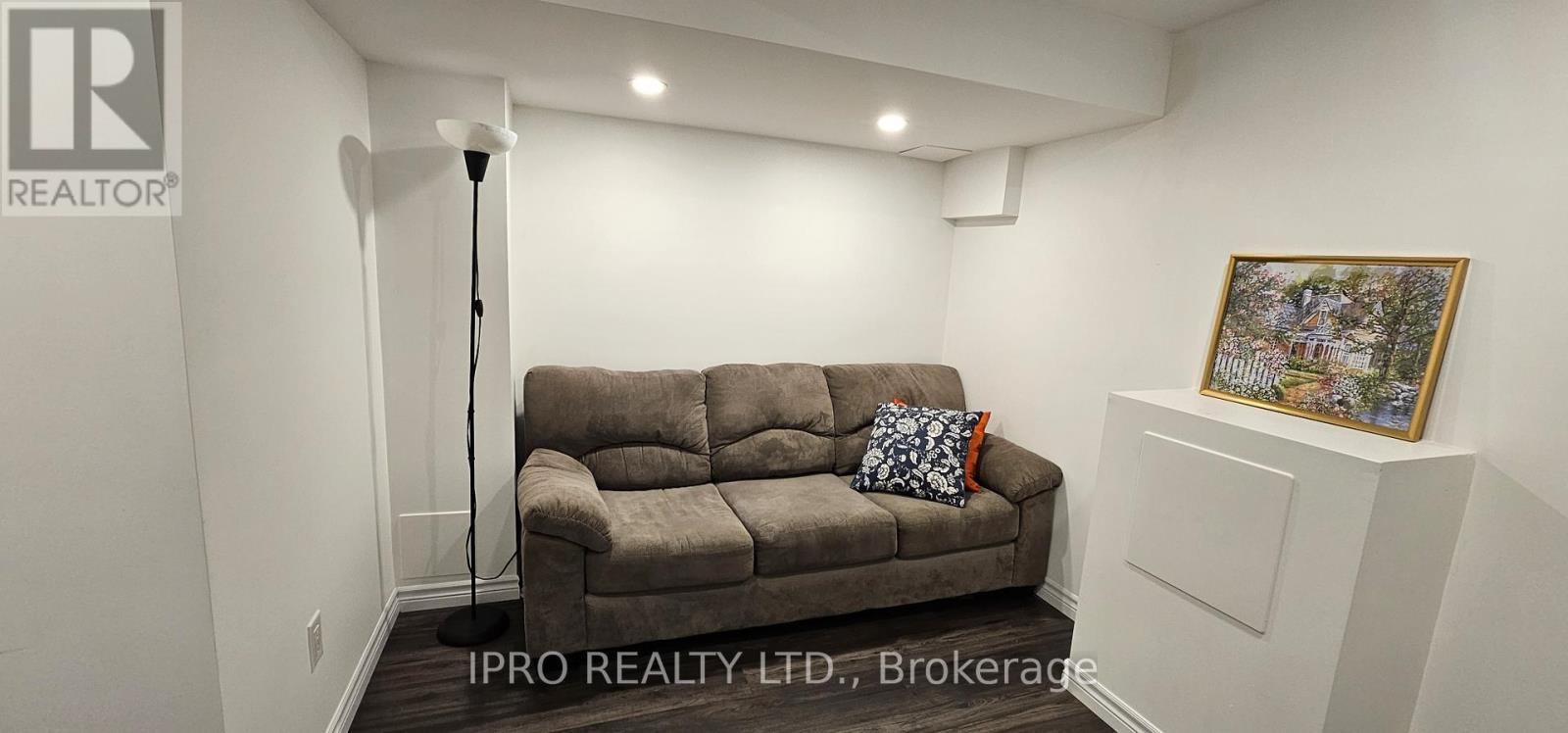 












355 HOBBS CRESCENT

,
Milton (CL Clarke),




Ontario
L9T0J3

