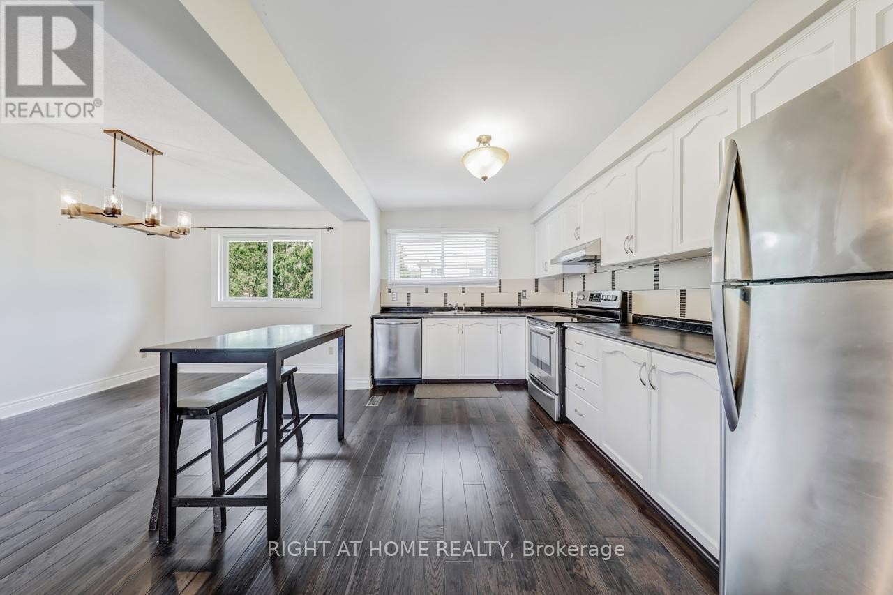 












9 - 9 ASHTON CRESCENT

,
Brampton (Central Park),




Ontario
L6S3J9

