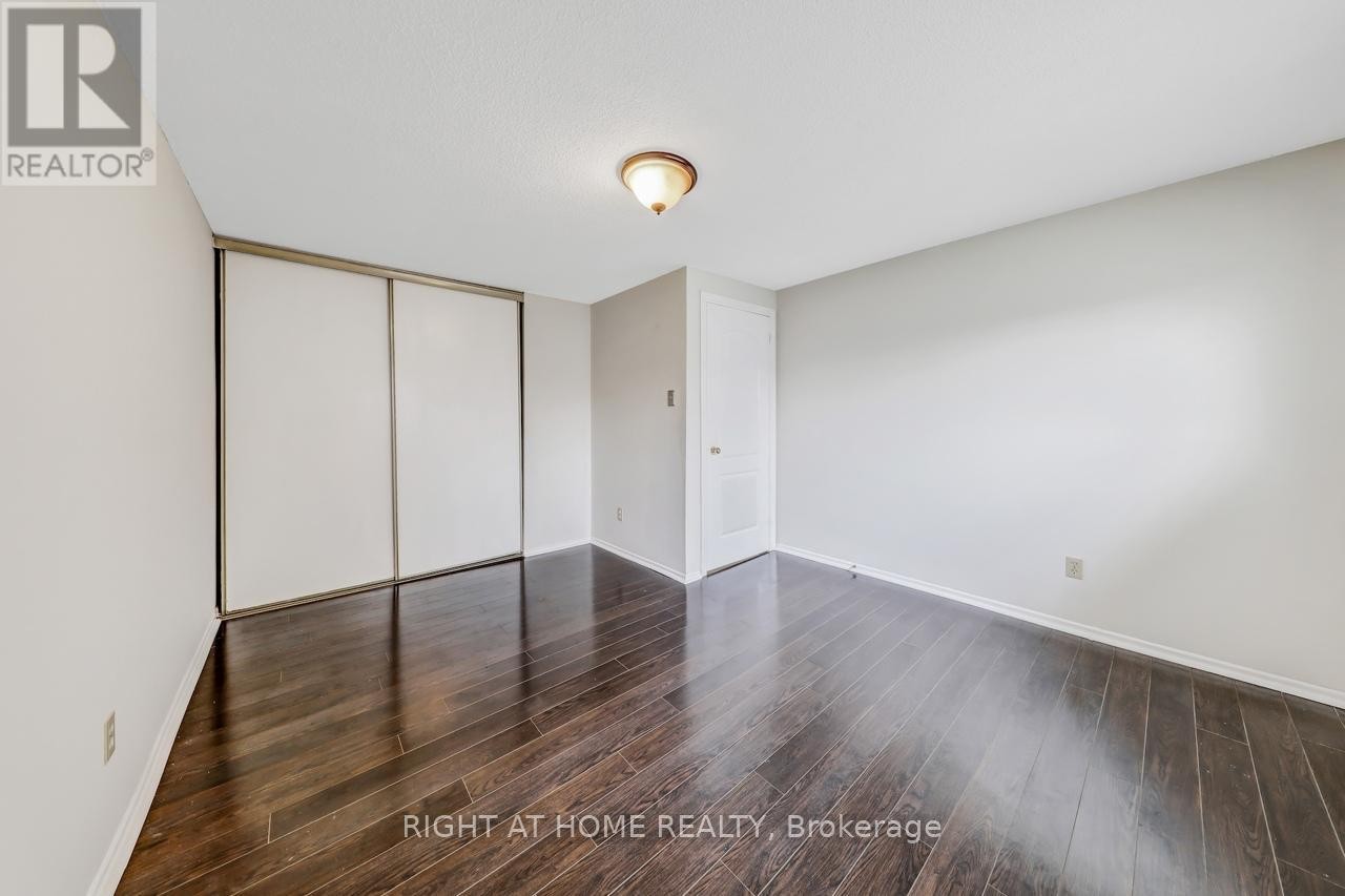 












9 - 9 ASHTON CRESCENT

,
Brampton (Central Park),




Ontario
L6S3J9

