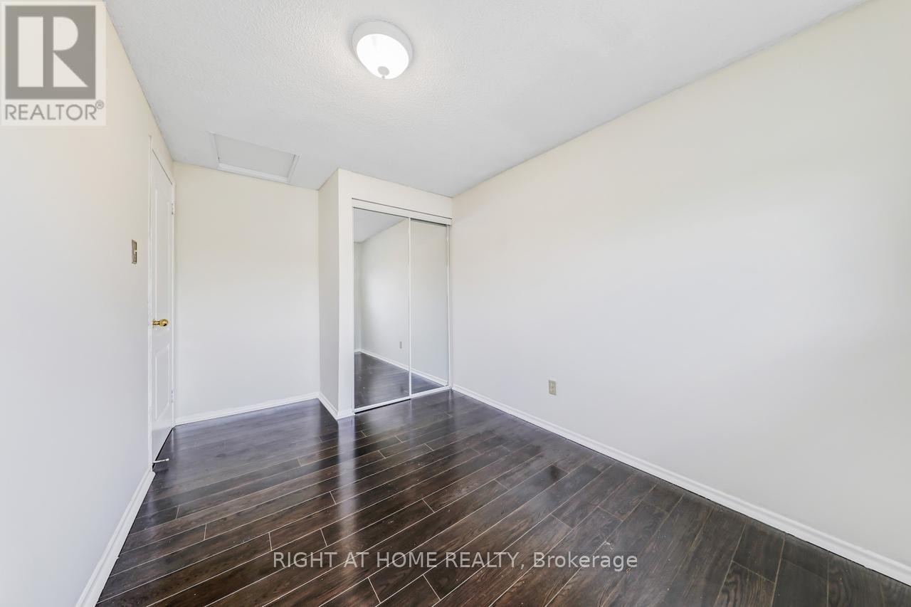 












9 - 9 ASHTON CRESCENT

,
Brampton (Central Park),




Ontario
L6S3J9

