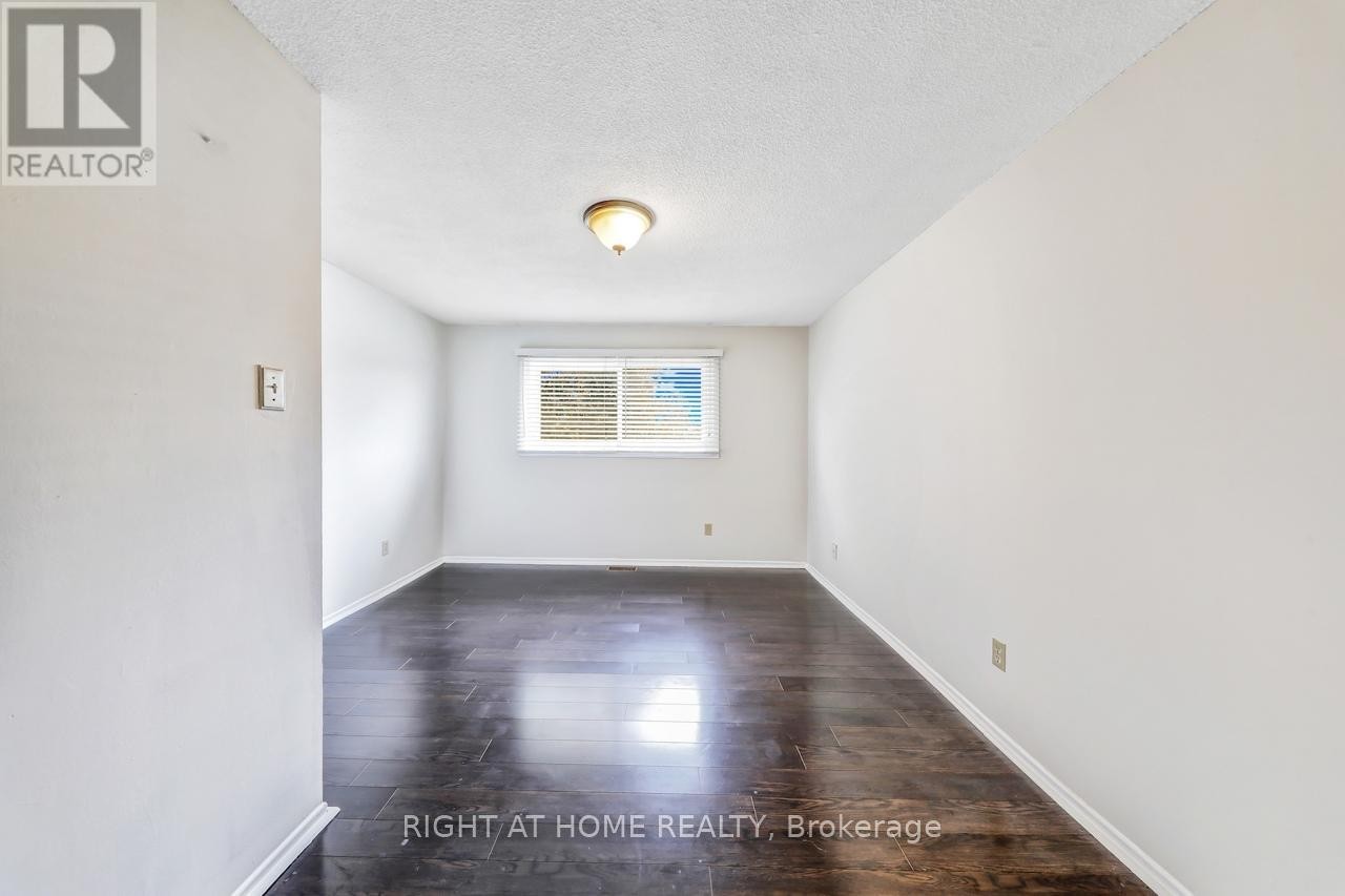 












9 - 9 ASHTON CRESCENT

,
Brampton (Central Park),




Ontario
L6S3J9

