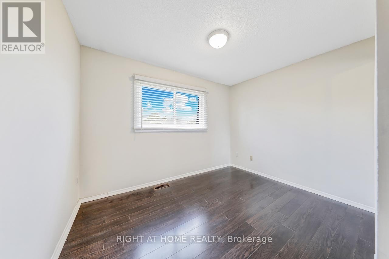 












9 - 9 ASHTON CRESCENT

,
Brampton (Central Park),




Ontario
L6S3J9

