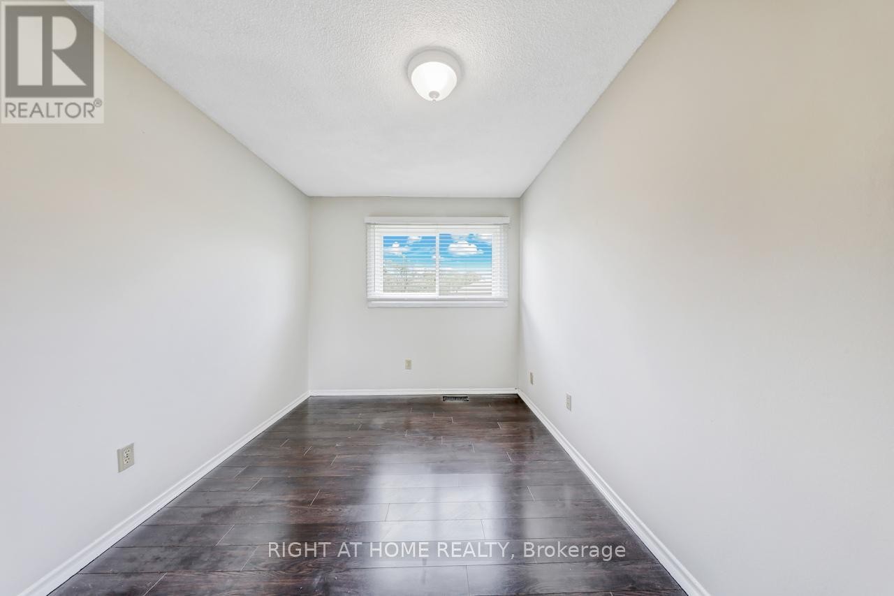 












9 - 9 ASHTON CRESCENT

,
Brampton (Central Park),




Ontario
L6S3J9

