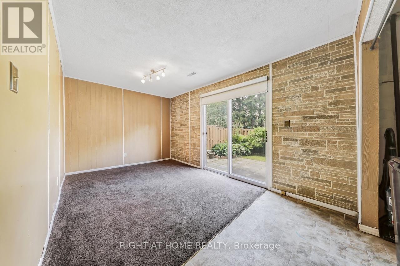 












9 - 9 ASHTON CRESCENT

,
Brampton (Central Park),




Ontario
L6S3J9


