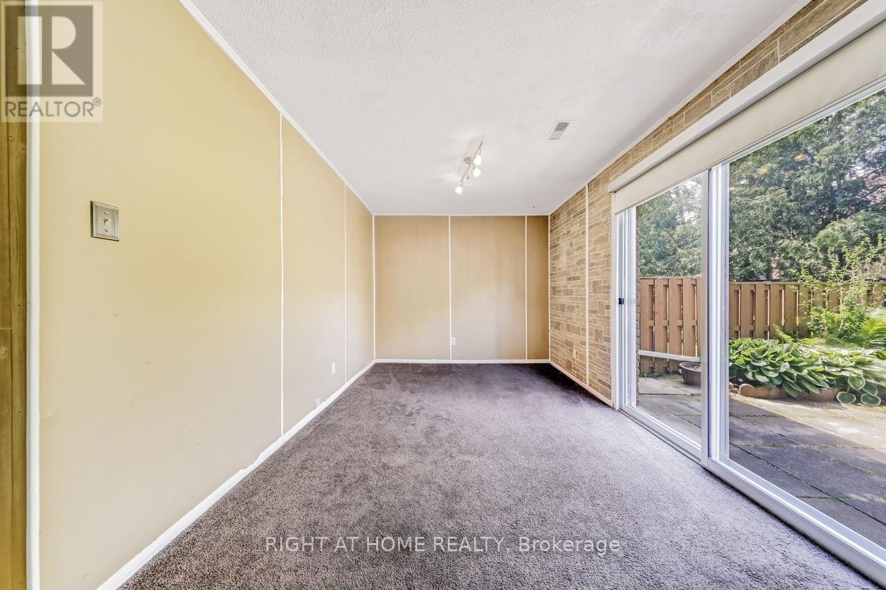 












9 - 9 ASHTON CRESCENT

,
Brampton (Central Park),




Ontario
L6S3J9

