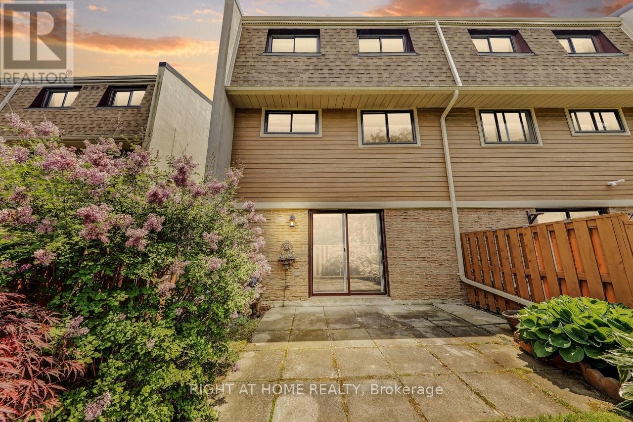 












9 - 9 ASHTON CRESCENT

,
Brampton (Central Park),




Ontario
L6S3J9

