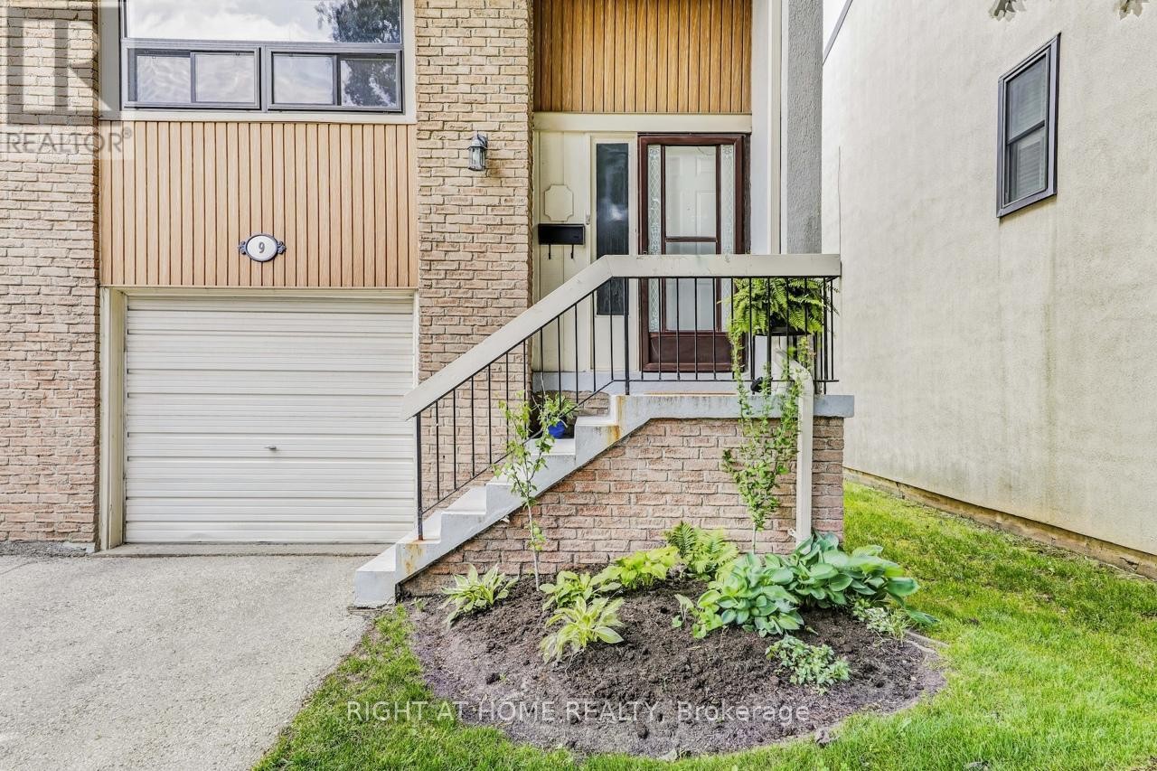 












9 - 9 ASHTON CRESCENT

,
Brampton (Central Park),




Ontario
L6S3J9

