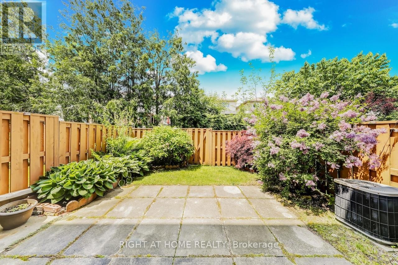 












9 - 9 ASHTON CRESCENT

,
Brampton (Central Park),




Ontario
L6S3J9

