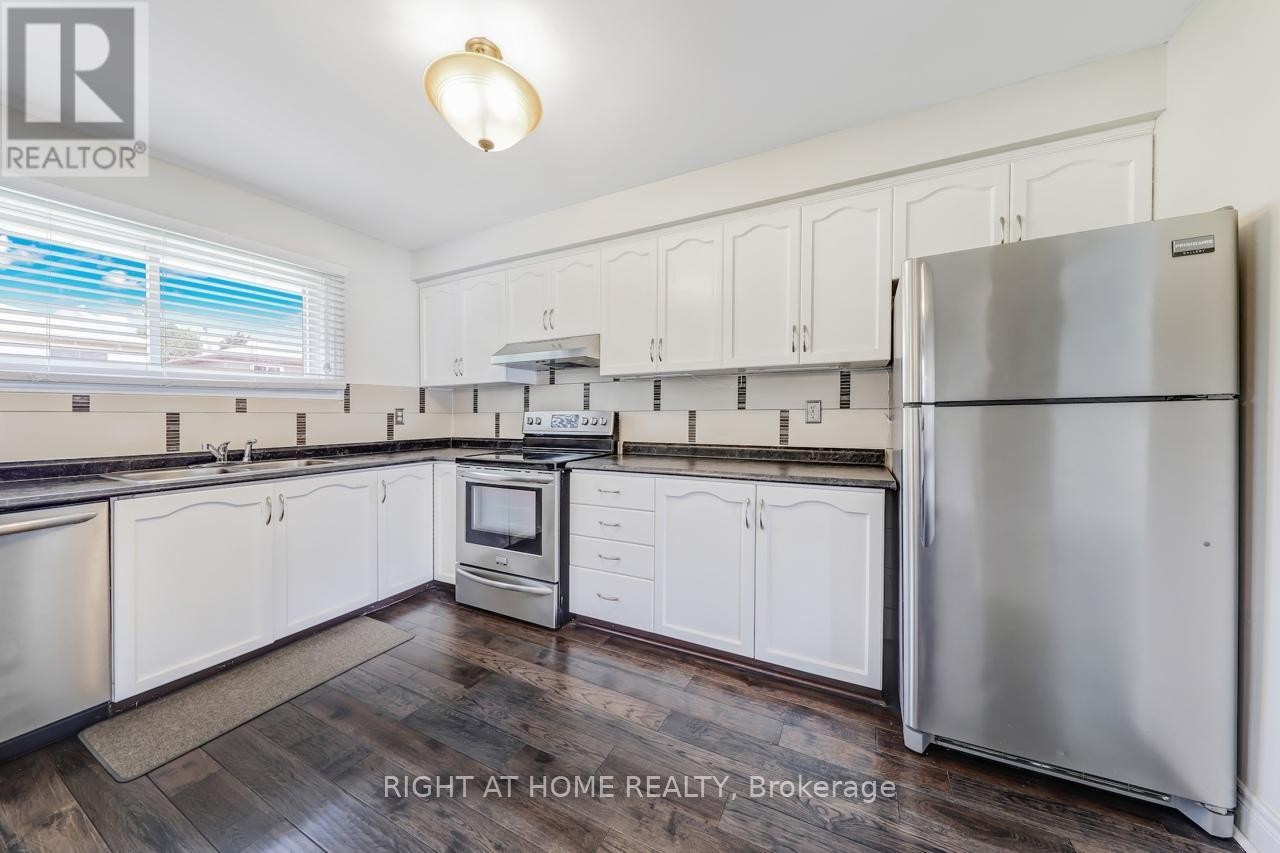 












9 - 9 ASHTON CRESCENT

,
Brampton (Central Park),




Ontario
L6S3J9

