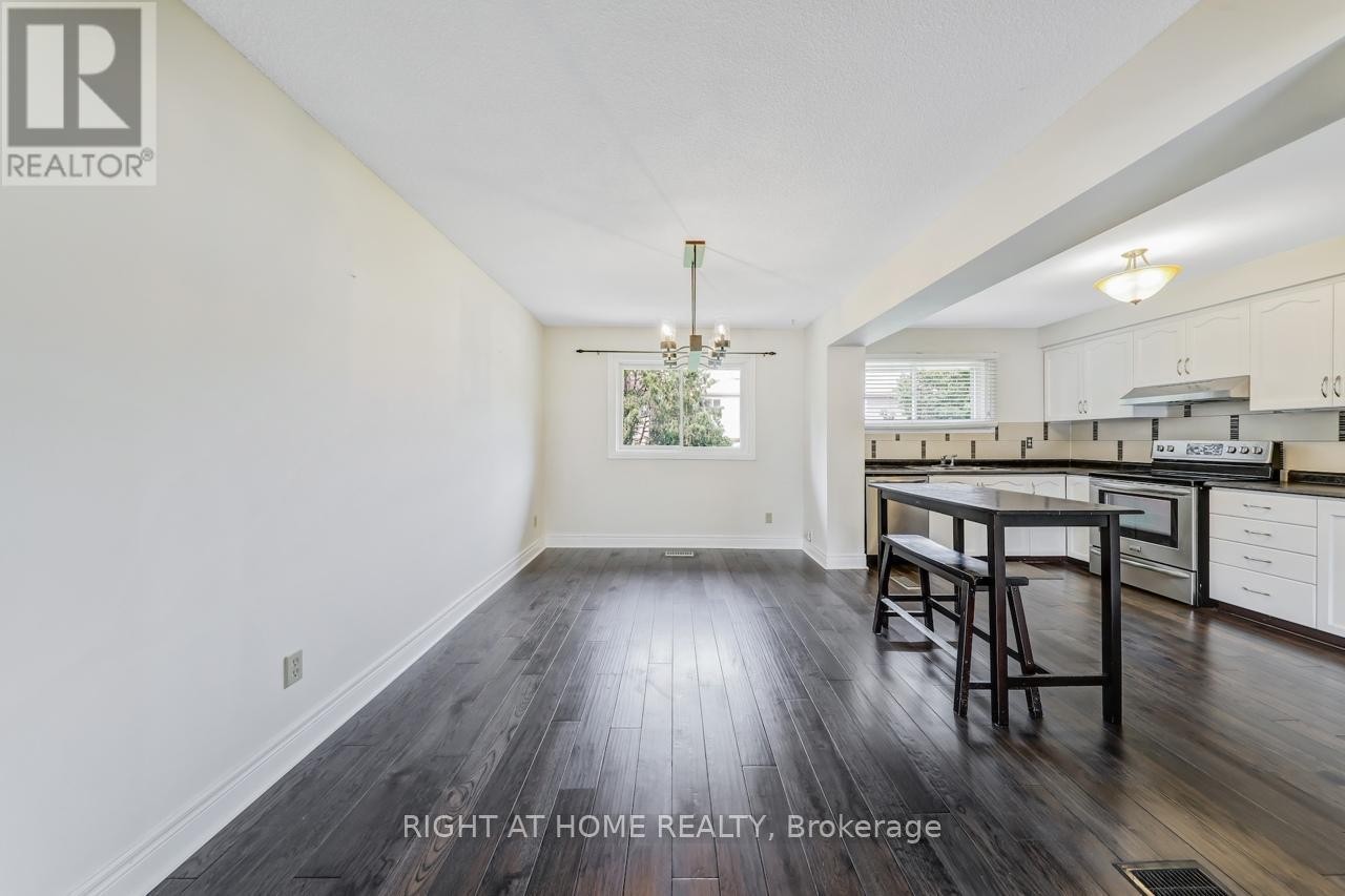












9 - 9 ASHTON CRESCENT

,
Brampton (Central Park),




Ontario
L6S3J9

